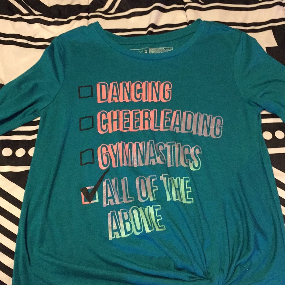 I am selling a child’s cute long-sleeved shirt!